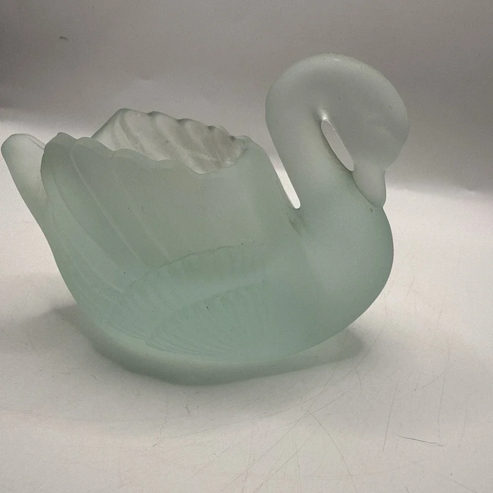 N/A swan frosted